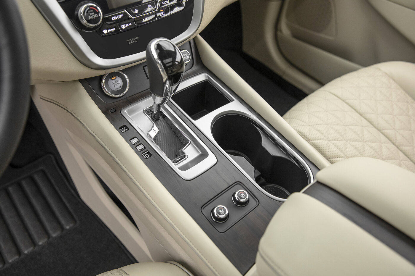 Infiniti QX60 console detail