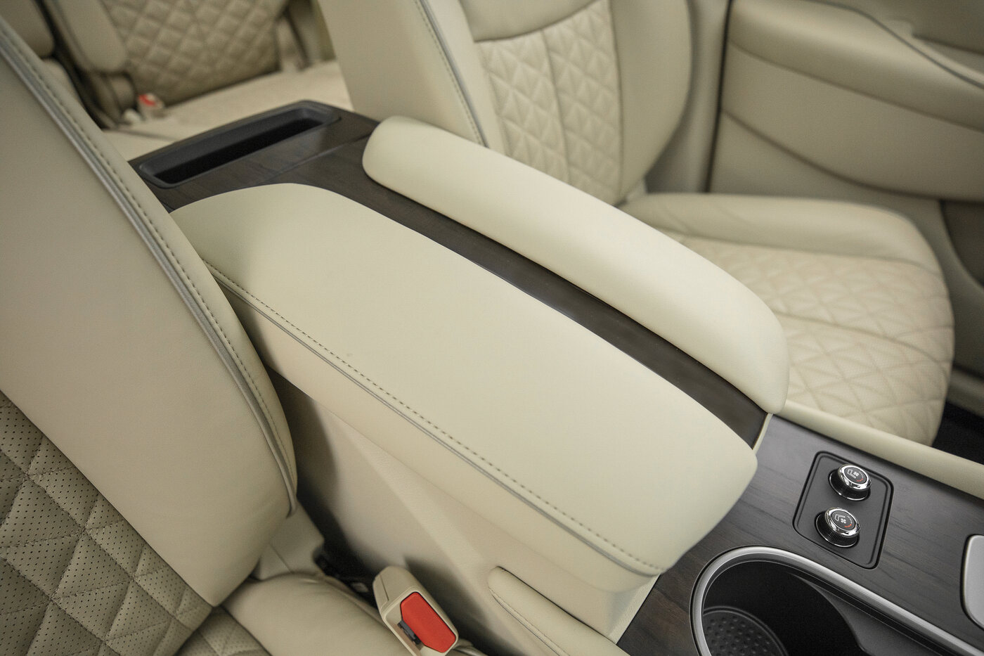 Infiniti QX60 armrest detail