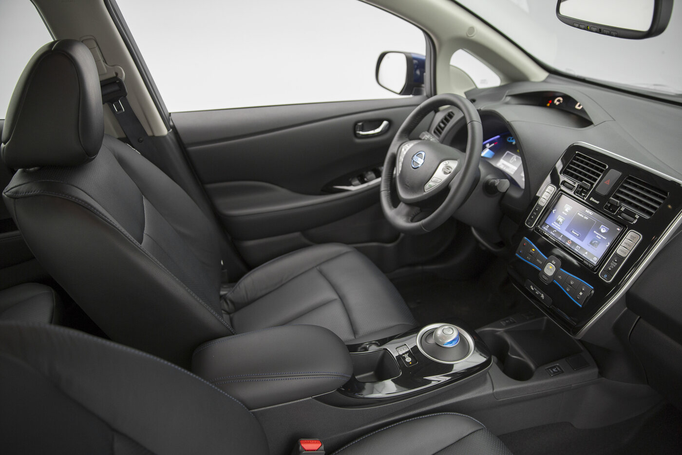 Nissan LEAF interior