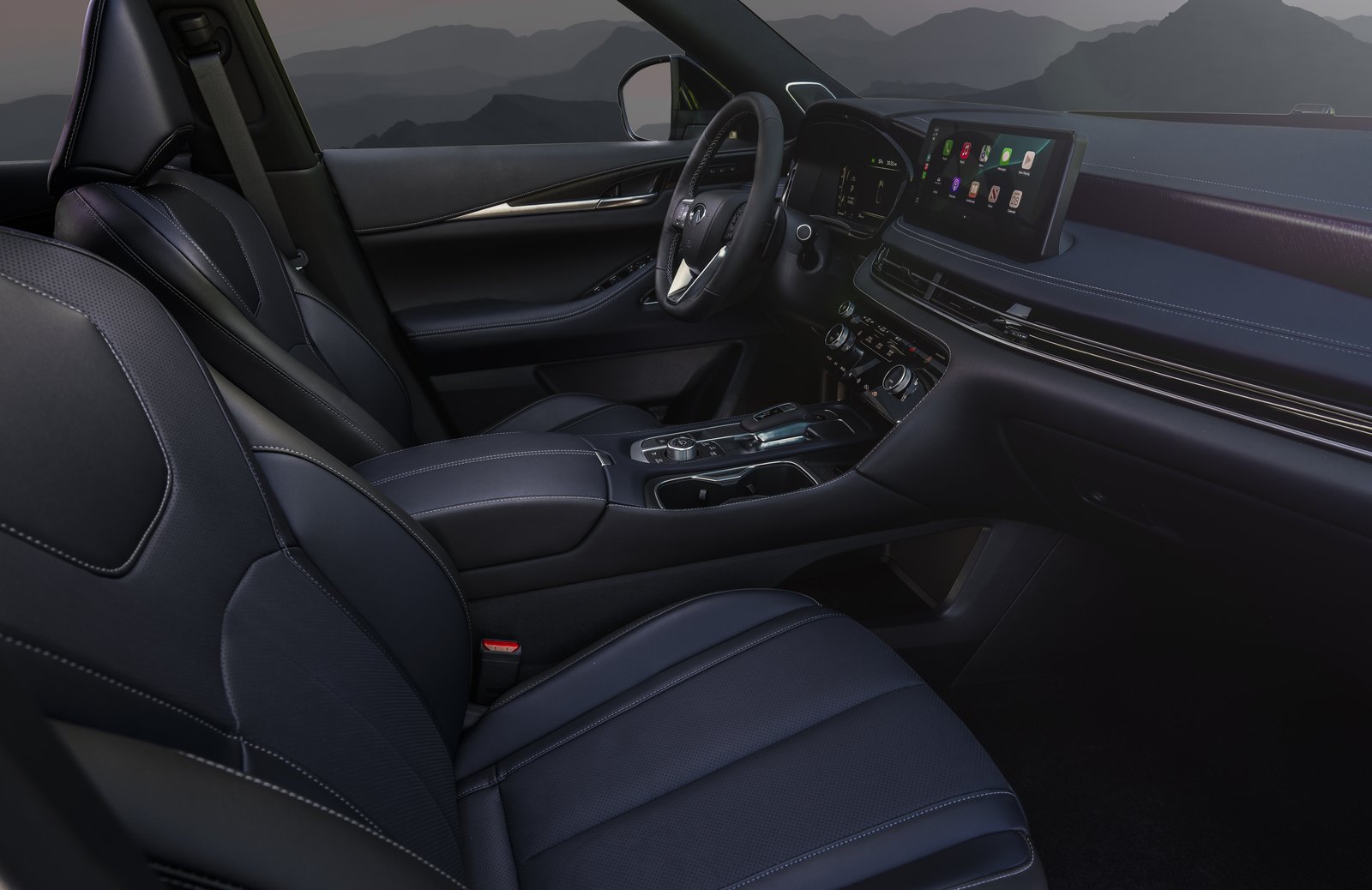 Infiniti QX60S cockpit and dashboard