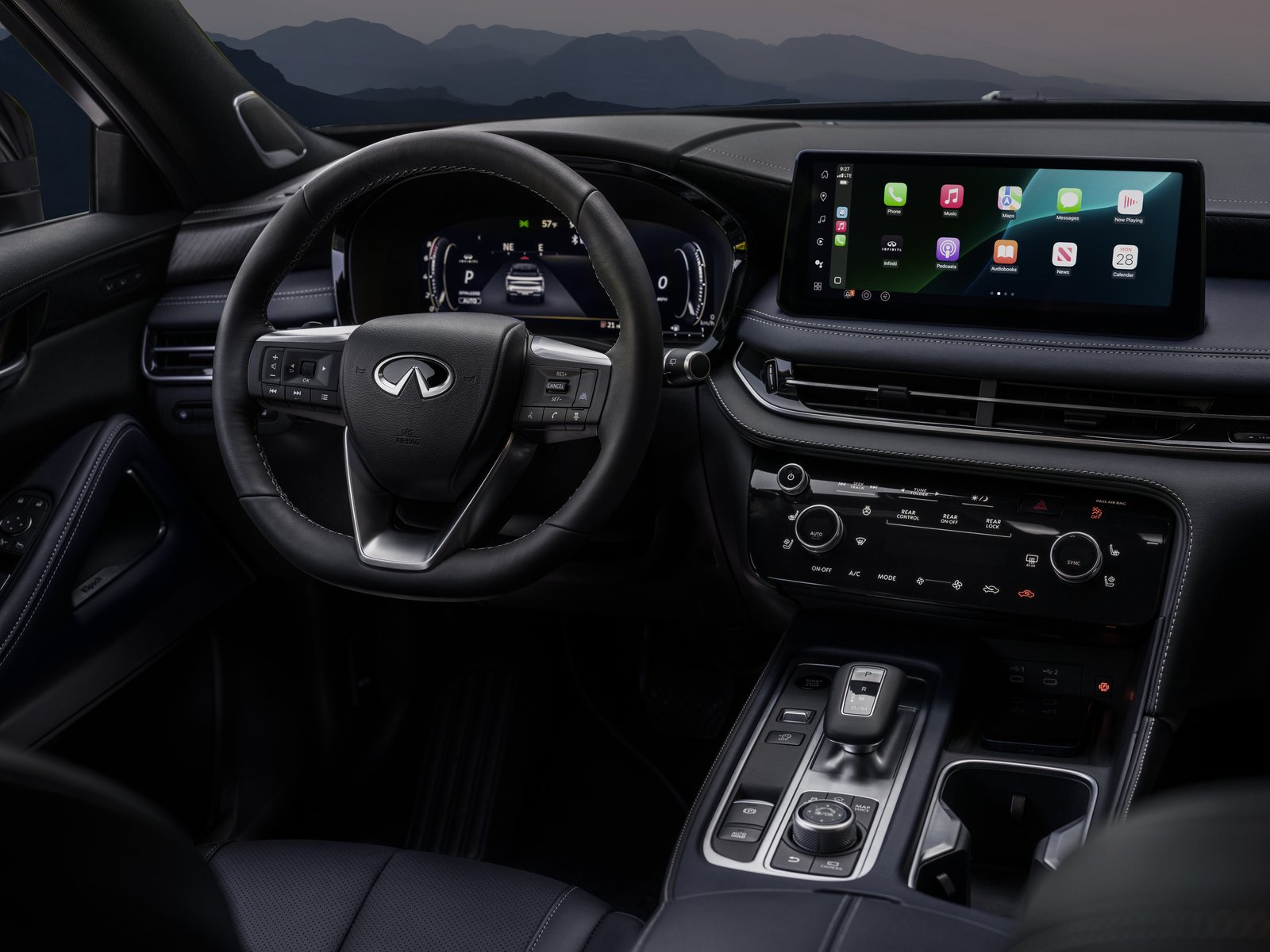 Infiniti QX60S front seats and console